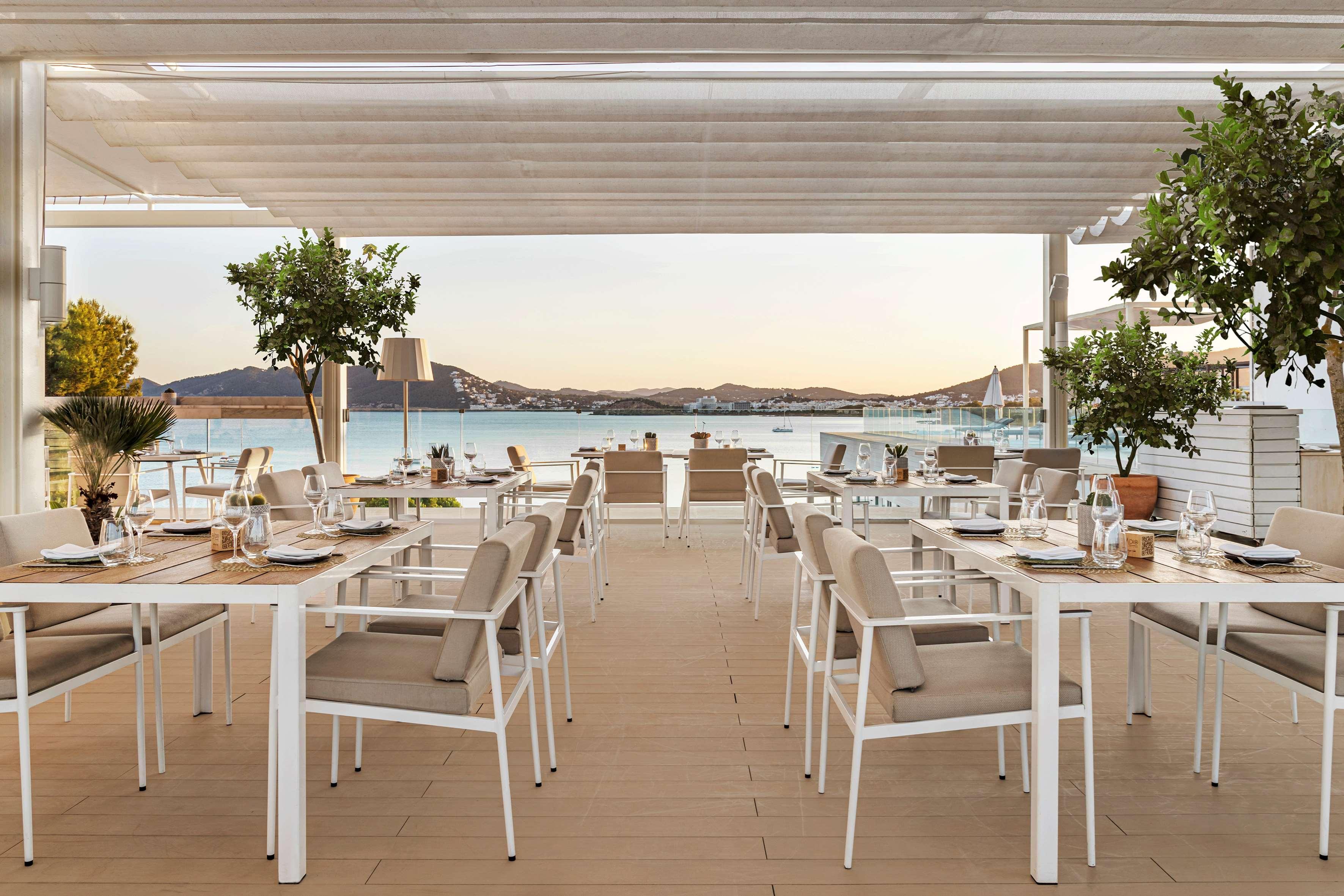 Me Ibiza - The Leading Hotels Of The World Санта-Эулалия-дель-Рио Экстерьер фото